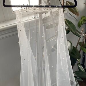 Elegant Sheer White Pearl-Embellished wedding veil